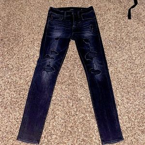 AMERICAN EAGLE BLACK DISTRESSED CUT JEANS